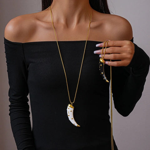 Lange Horn Anhänger Halskette Zinklegierung Emaille Mit Goldpunkten Vintage Italienische Cornicello Schmuck Für Damen