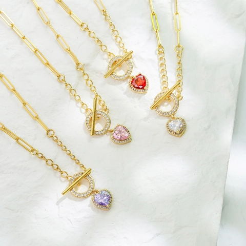 Collier Pendentif Cœur Élégant Laiton Plaqué Or 18K Avec Zircone Fermoir À Bascule Chaîne Trombone Bijoux Pour Femmes