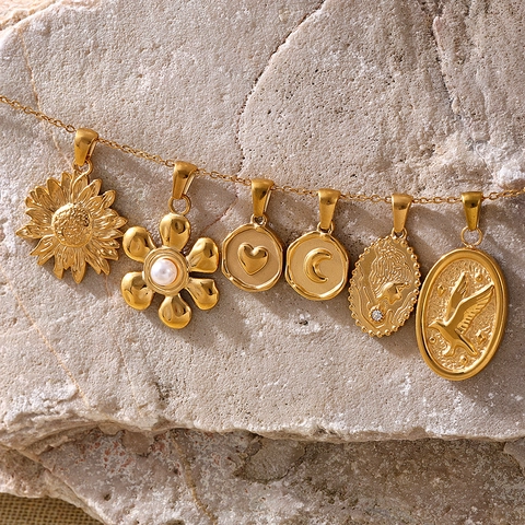 Dijes Colgantes De Acero Inoxidable Chapados En Oro Retro Girasol Medusa Retrato Corazón Luna Accesorios Joyas DIY Mujer