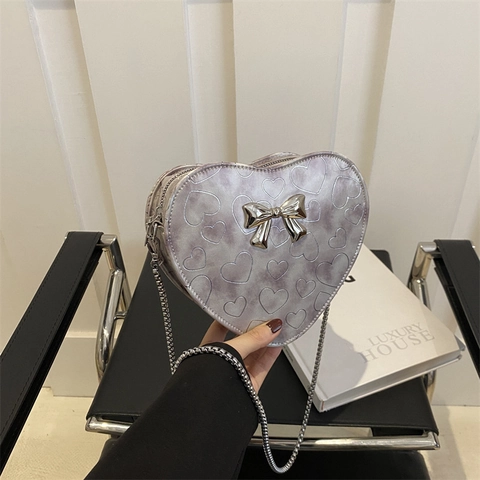 Bolso Bandolera En Forma De Corazón Para Mujer Cuero PU Grabado Bolso De Hombro Pequeño Con Lazo Y Cadena Plateada