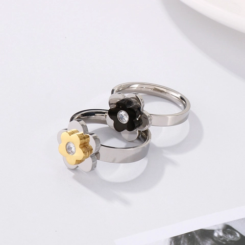 Bloemen Ring Voor Dames Roestvrij Staal Zirkoon Ingelegd Dubbellaags Ontwerp Met Vijf Bloemblaadjes Tweekleurig Sieraden