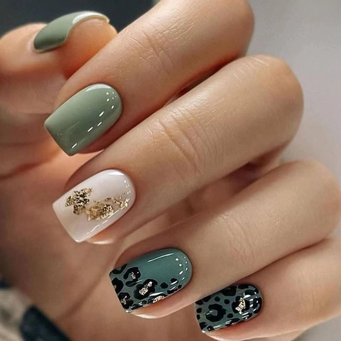 24Pcs Short Square Press On Nails Leopard Print Contrast Color Design Glossy ABS False Nails Full Cover Manicure Kit For Women