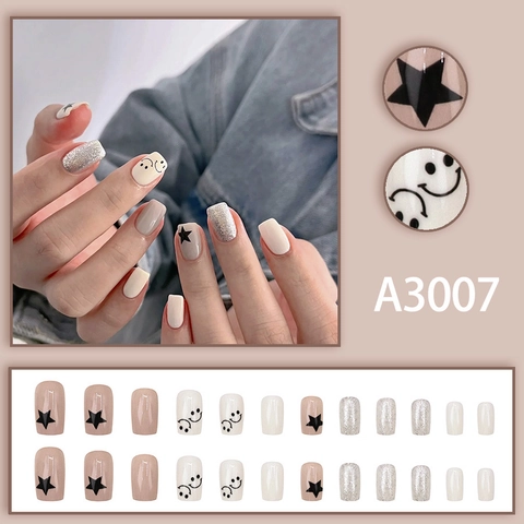 Unghie Finte Con Motivi Di Stelle E Sorrisi Glitter Argento Rosa Nude Bianco Quadrato Rotondo Stile Dolce Cool Per Donna