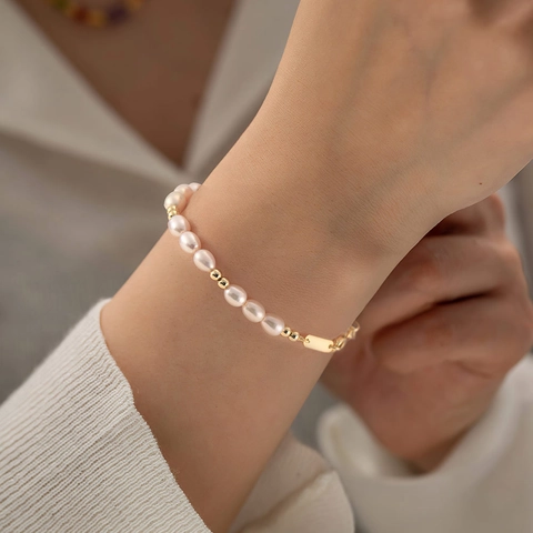 Elegante Bracciale Regolabile in Argento Sterling 925 con Perline Dorate e Perle Naturali d'Acqua Dolce per Donna