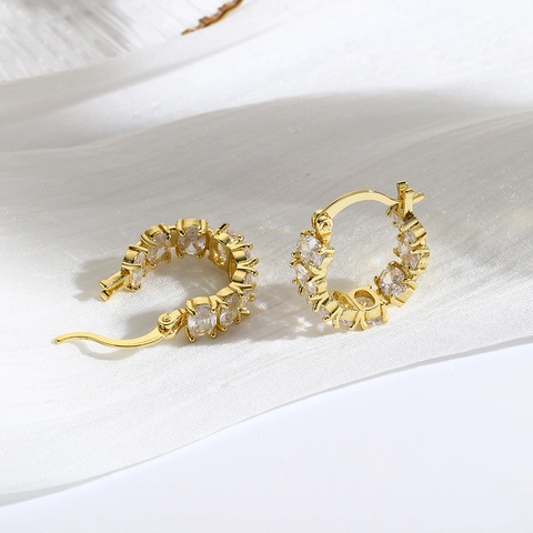 Elegant Copper 18K Gold Plated Zirconia Hoop Earrings For Women Oval Geometric Rhinestone Ear Buckle Fashion Jewelry