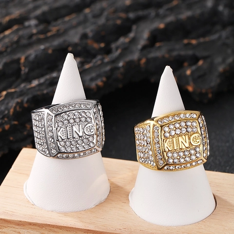 Bague Chevalière Hip Hop Pour Hommes King Gravé Face Carrée Acier Inoxydable Strass Iced Out Punk Bijoux Tendance Or Argent