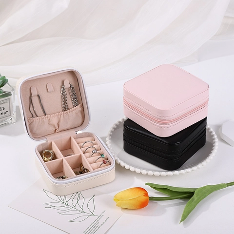 Tragbare PU Leder Schmuckschatulle Mit Samtfutter Quadratisch Reise Schmuck Organizer Für Ringe Ohrringe Halsketten