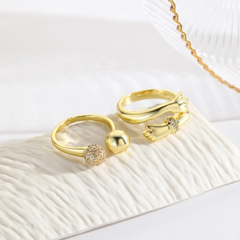 Anello Aperto in Rame Placcato Oro 18K Con Zirconia per Donna Anello Regolabile Sferico Personalizzato Minimalista Mani che si Abbracciano Gioielli