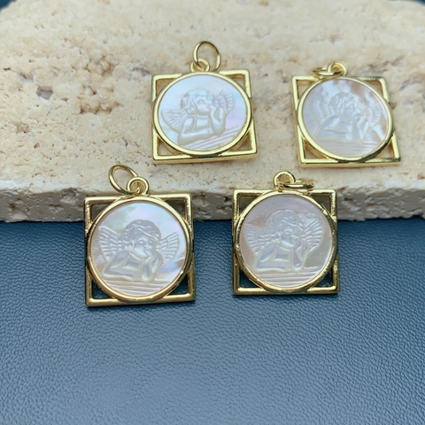 Pendente Angelo Quadrato Madreperla Bianca Rilievo Rame Placcato Oro 18K Ciondolo Cherubino Accessorio Gioielli DIY