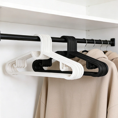 Kunststoff Kleiderbügel Rutschfest Platzsparend Leicht Langlebig Kleiderschrank Organizer Für Hemd Mantel Schwarz Weiß