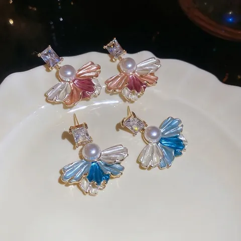 Orecchini Pendenti Eleganti A Forma Di Petalo A Ventaglio Con Imitazione Perla Artificial Zircone Lega E Perno In Argento Dolce