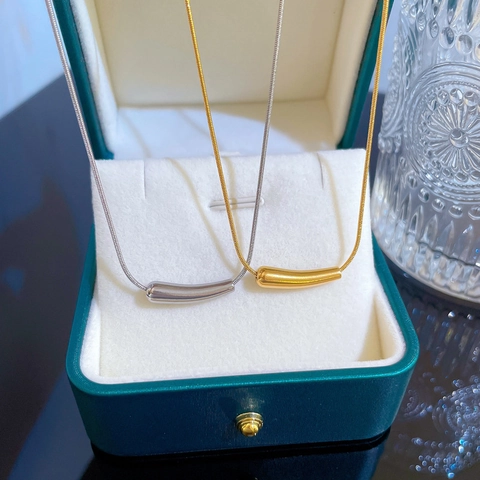 Minimalist Curved Bar Pendant Necklace Titanium Steel Snake Bone Chain Clavicle Jewelry For Women