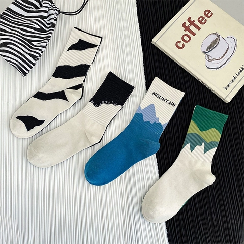 Asymmetrische Crew Socken Gekämmte Baumwolle Berg Zebra Muster Atmungsaktiv Japanischer Stil Unisex Mode