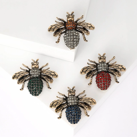 Vintage Alloy Bee Brooch Pin For Women Antique Gold Color Rhinestone Inlaid Animal Brooches For Suit Dress Banquet Fashion Accessories