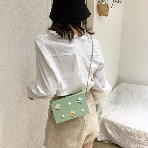 Fashion Women PU Leather Box Bag With 3D Floral Daisy Decoration Small Square Crossbody Clutch And Metal Chain Strap