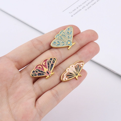 Spilla Farfalla Smalto Lega Pin Mistico Stella Luna Celeste Insetto Distintivo Gioielli Decorativi Per Giacca Di Jeans