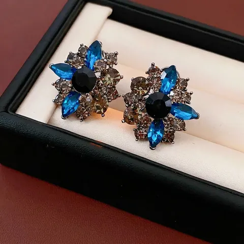 Vintage Flower Stud Earrings With Silver Earring Post Retro Crystal Rhinestone Luxury Court Style Jewelry For Women