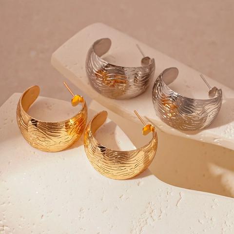 Orecchini C Larghi Texture Martellata Perno Argento Metallico Ondulazione Acqua Stile Minimalista Francese Per Donne