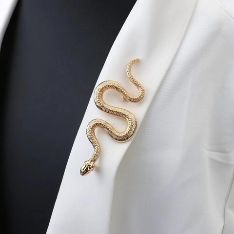 Vintage Luxury Snake Shaped Brooch Alloy Textured Scale Animal Lapel Pin Jewelry For Suit Blazer Jacket Accessories