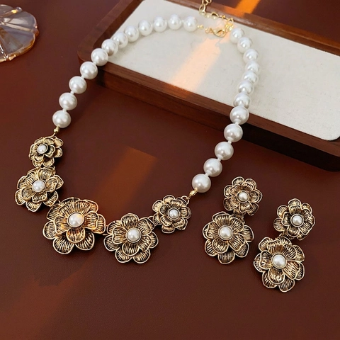 Vintage Flower Necklace And Earrings With Silver Earring Post Alloy Artificial Pearl Retro Style Jewelry For Women