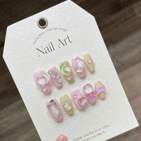 Handgemachte Press On Nägel Lange Trapezform Rosa Gelb Farbverlauf 3D Herz Mond Schmetterling Harz Charm Süßer Stil