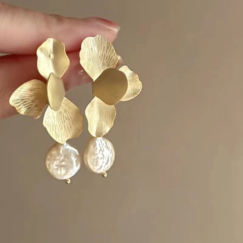 Barock Blatt Tropfen Ohrringe Zinklegierung Mit Unregelmäßiger Künstliche Perle Silber Ohrring Pfosten Vintage Stil Für Damen