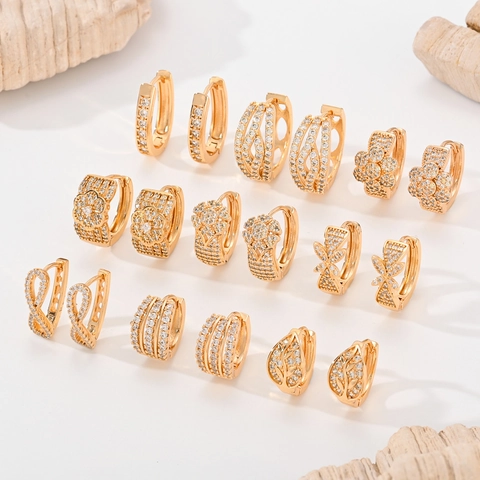 Exquise Koperen Champagnegouden Huggie Hoop Oorbellen Voor Dames Glanzende Strass Bloem Blad Oneindigheid Ontwerp Oorbellen Sieraden