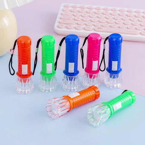 Mini LED Schlüsselanhänger Taschenlampe Tragbare Outdoor Notfall Taschenlampe Für Kinder Erwachsene Mehrfarbige Kunststoff Kleine Taschenlampe