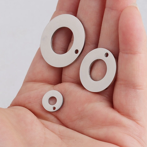 Colgantes De Círculo Hueco Acero Inoxidable Pulido Espejo De Un Solo Agujero Charms Geométricos Redondos Para Joyería DIY