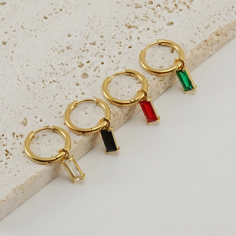 Orecchini A Cerchio In Acciaio Inossidabile Con Ciondolo In Zircone Rettangolare Placcato Oro 18K Orecchini Huggie Per Donna