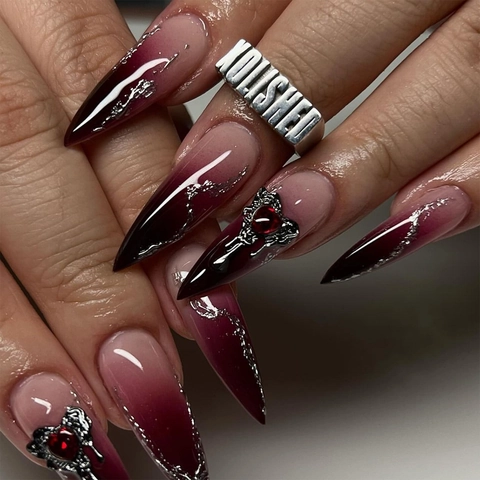 Press On Nails Lang Stiletto Dunkelrot Farbverlauf Silber Metalllinie Herz Edelstein Gothic Punk Stil Kunstnägel Damen