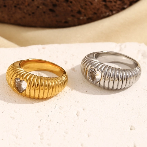 Anillo De Acero Inoxidable Con Circón De Corazón Vintage Textura De Croissant Trenzado Chapado En Oro 18K Para Mujeres