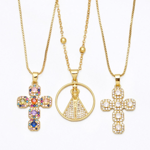 Collana Con Pendente A Croce Religiosa Per Donna Rame Placcato Oro 18K Con Zirconi Colorati Vergine Maria Gioielli