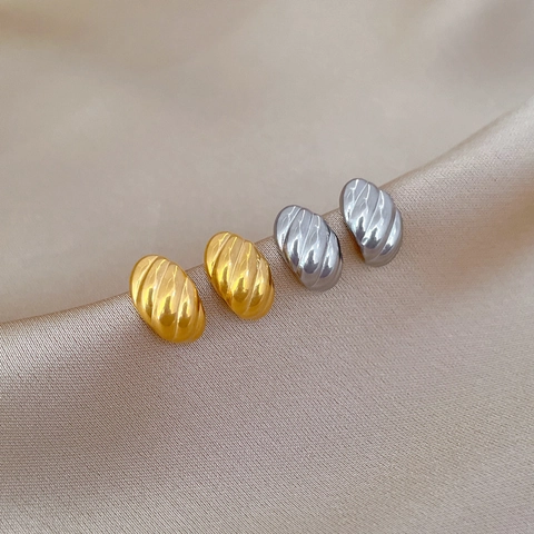 Titanium Stahl Ohrstecker Gedreht Gerippt Spirale Croissant Form Minimalistisch Punk Stil Für Frauen