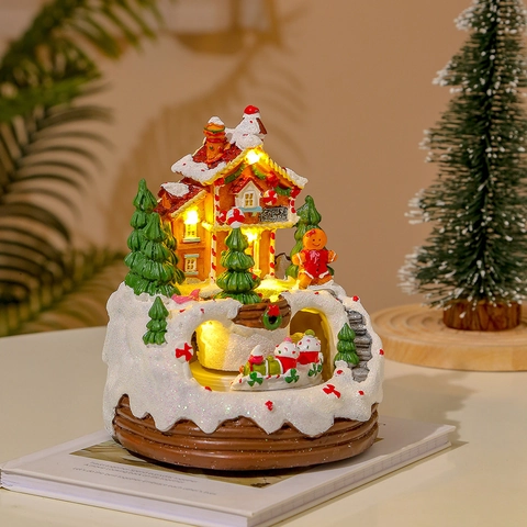 Ornamento Casa Musicale Luminosa Di Natale Resina Negozio Di Caramelle Paesaggio Innevato Miniatura Treno Rotante LED Regalo