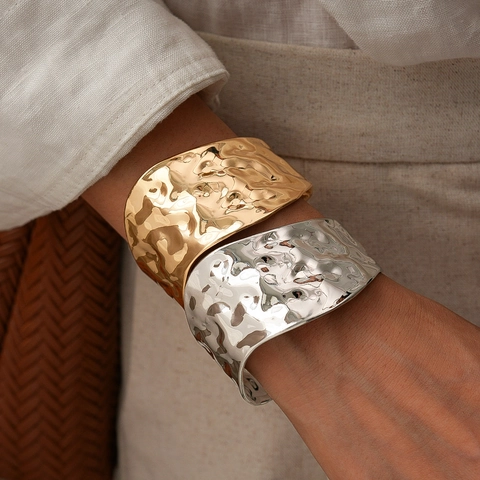 Brazalete De Puño De Metal Martillado Irregular Para Mujer Pulsera Ancha Ondulada Minimalista Joyería Elegante