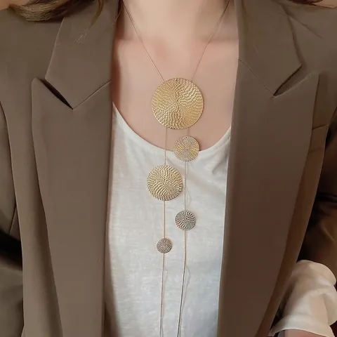 Geometrische Runde Scheibe Quaste Lange Halskette Für Frauen Metall Strukturierte Tropfen Pullover Kette Minimalistischen Schmuck