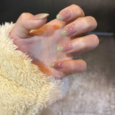 Künstliche Fingernägel Almond Lang Glänzend Farbverlauf Rosa Grün Blush Falsche Nägel Tragbar Für Frauen Süß Elegant DIY Maniküre