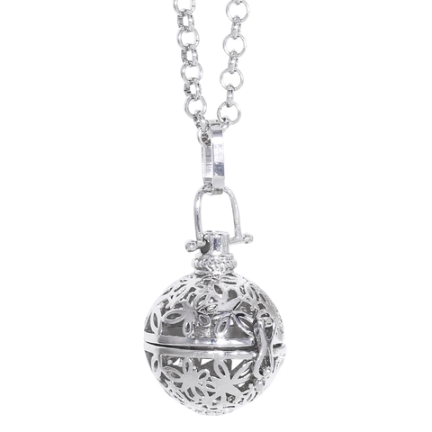Hollow Heart Round Aromatherapy Diffuser Locket Pendant Necklace Vintage Copper Carved Jewelry Gift For Women