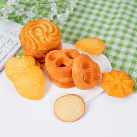 Simulation Cookie Biscuit Keychain PVC Artificial Food Model Fake Pretzel Heart Soda Cracker Bag Pendant Photography Props