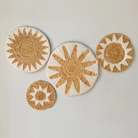 Bohemian Handmade Woven Straw Wall Decor Round Natural Fiber Sunburst Embroidery Hanging Ornament For Bedroom Restaurant Living Room Decor