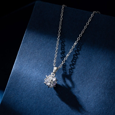 Collier À Pendentif Cube Évidé Acier Inoxydable Cuivre Zircone Cubique Design Boule De Flocon De Neige Pour Femmes