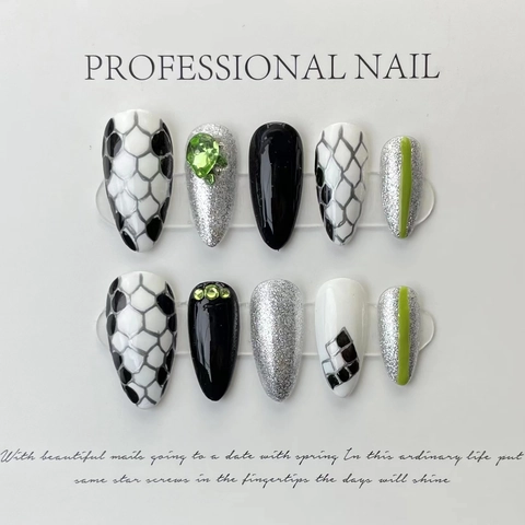 Handmade Press On Nails Long Almond Snake Pattern Green Gemstone Silver Glitter Artificial Nails Luxury Women