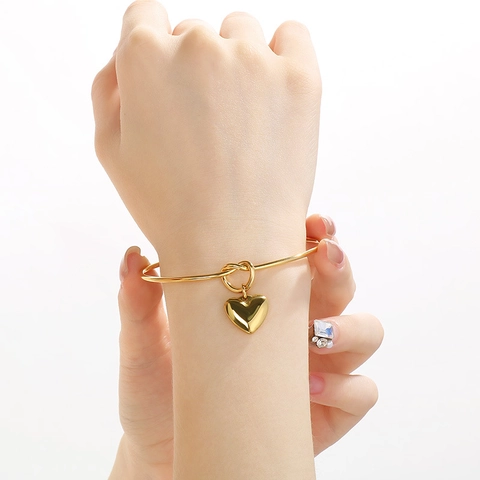 Brazalete Abierto Nudo Colgante Corazón Acero Inoxidable Pulido Joyería Moda Minimalista Para Mujeres Elegante