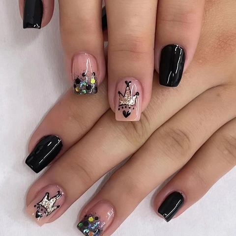 Short Square Press On Nails Black Nude Pink Gradient With Crown Heart Patterns Glossy Glitter Resin Artificial Tips
