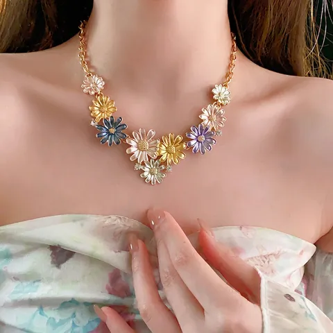 Daisy Flower Necklace Alloy Enamel Multi Color Rhinestone Sweet Dopamine Style Clavicle Chain Jewelry For Women