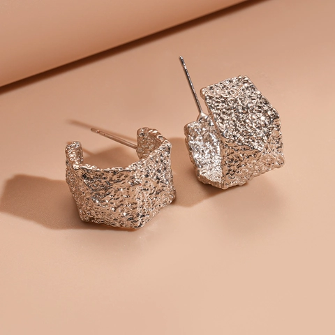 Geometrische C-Förmige Creolen Mit 925 Sterling Silber Ohrstecker Gehämmerten Textur Legierung Lava Falten Für Damen