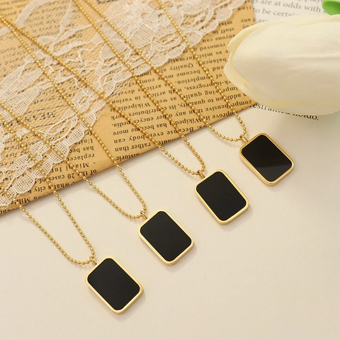 Collana Pendente Rettangolo Geometrico Minimalista Retrò Acciaio Inossidabile Placcato Oro 18K Conchiglia Nera Catena A Sfere