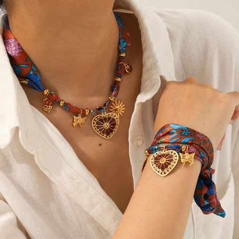 Collana E Bracciale Bohemienne Acciaio Inossidabile 304 Nastro Sciarpa Raso Pendente Smalto Cuore Farfalla Stile Resort Donne