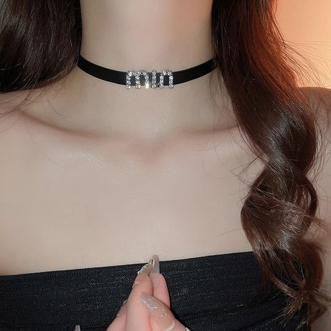 Collier Choker En Cuir PU Alliage Strass Lettre Charme Gothique Punk Bijoux De Mode Accessoire Pour Femmes Filles